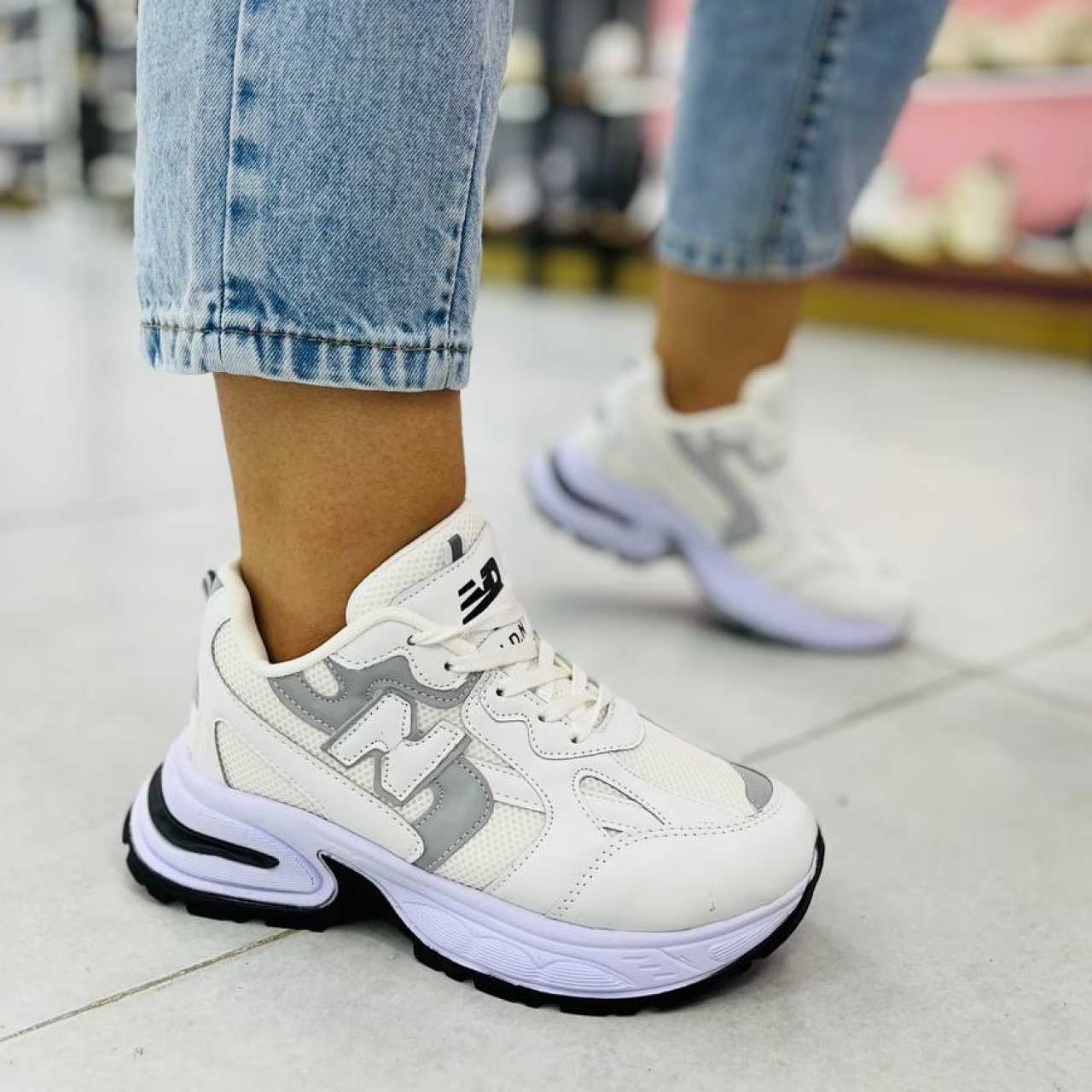 کتانی نیو بالانس وزرا