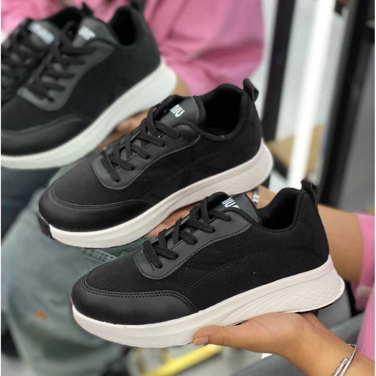 کتونی گلدوزی